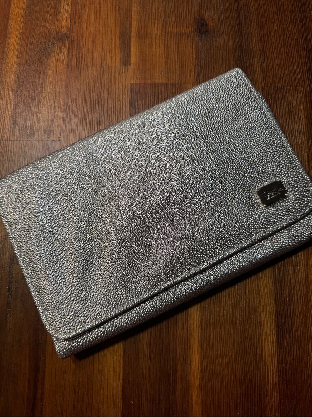 NEW BRAHMIN Silver Metallic Textured Envelope Clutch Organizer - Picture 2 of 11